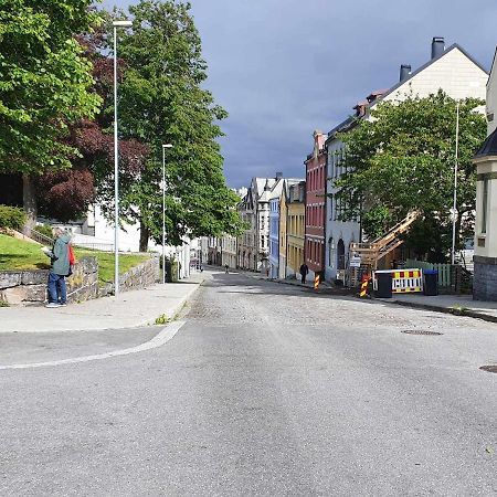 Near Brosundet, Newly Refurnished, Free Street Parking Apartment Alesund Luaran gambar
