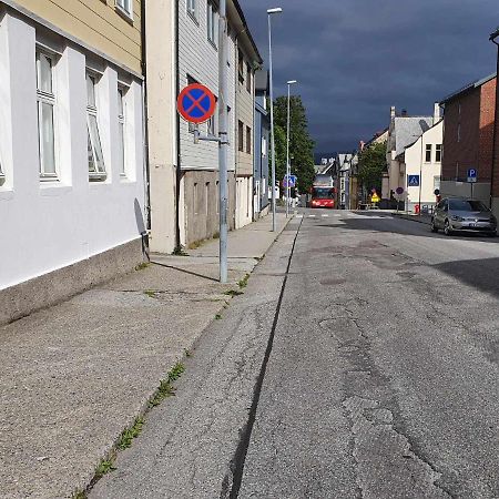 Near Brosundet, Newly Refurnished, Free Street Parking Apartment Alesund Luaran gambar