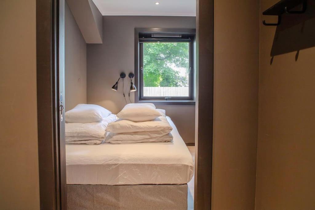 Near Brosundet, Newly Refurnished, Free Street Parking Apartment Alesund Luaran gambar