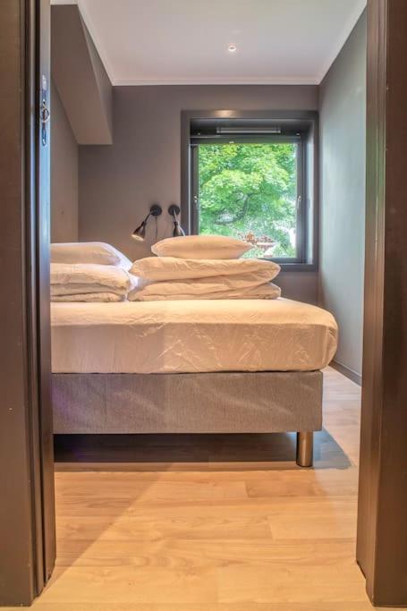 Near Brosundet, Newly Refurnished, Free Street Parking Apartment Alesund Luaran gambar