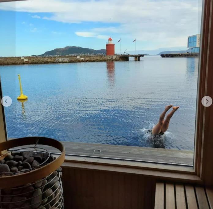 Near Brosundet, Newly Refurnished, Free Street Parking Apartment Alesund Luaran gambar